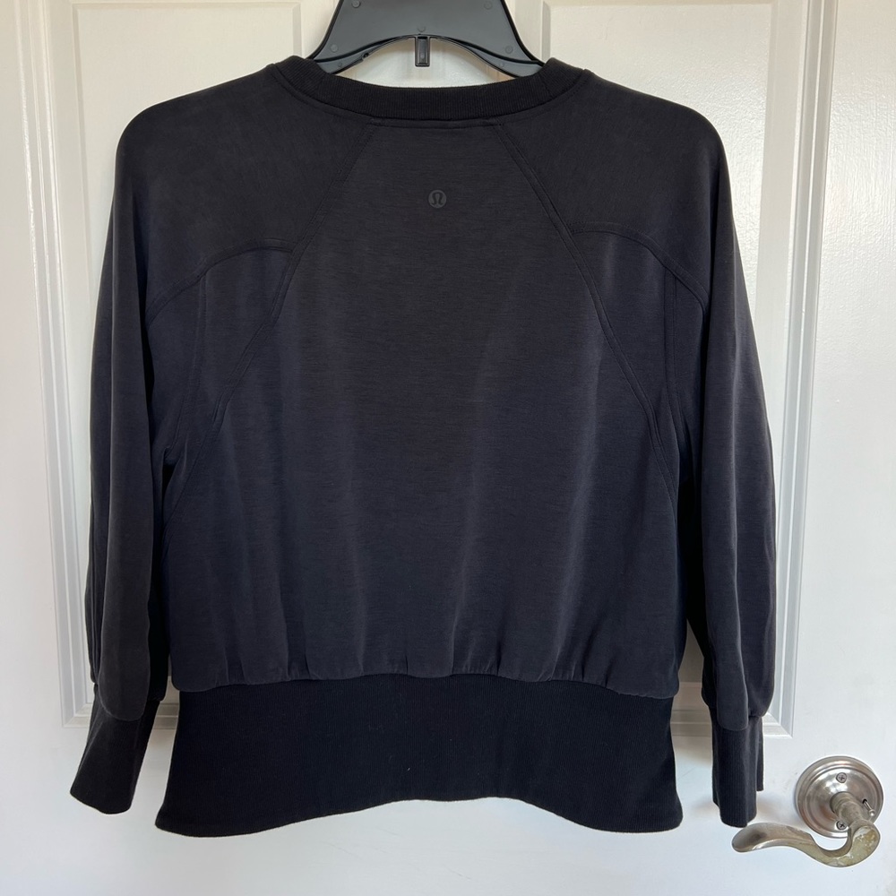 lululemon slate gray cropped crewneck